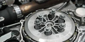 تعویض صفحه کلاچ موتور سیکلت