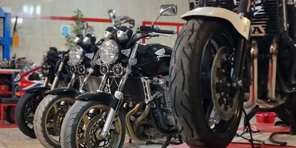 وزن سی بی ۱۳۰۰ چقدر است؟