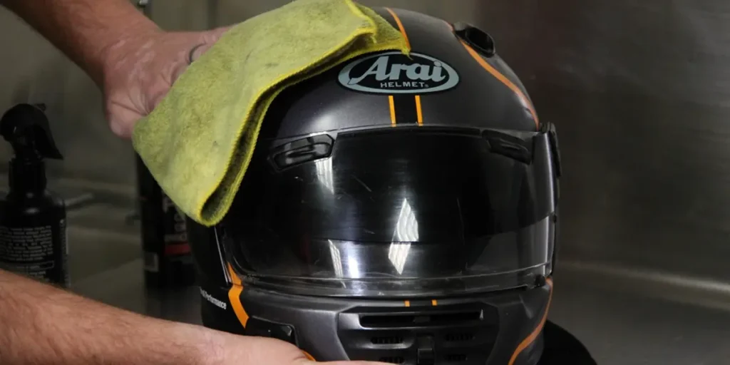 شست و شوی کلاه کاسکت