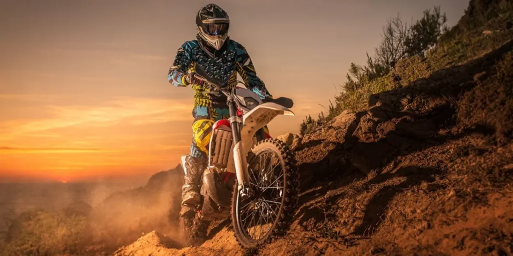 رانندگی ایمن با موتورسیکلت کراس در پیست